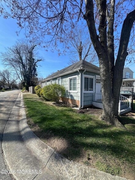 402 Maple Dr in Belford, NJ - Foto de edificio - Building Photo