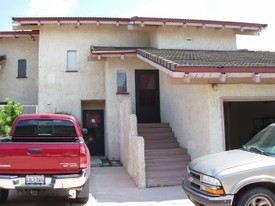 Las Encinas Apartments