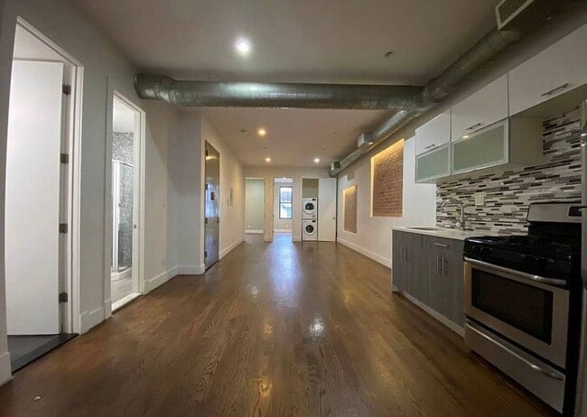 1076 Greene Ave, Unit 2 in Brooklyn, NY - Building Photo - Building Photo