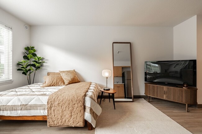 Crossroads Garden Apartments in Bellevue, WA - Building Photo - Interior Photo