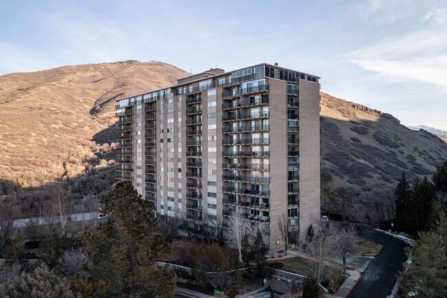 Canyon Crest Condominiums in Salt Lake City, UT - Building Photo - Building Photo