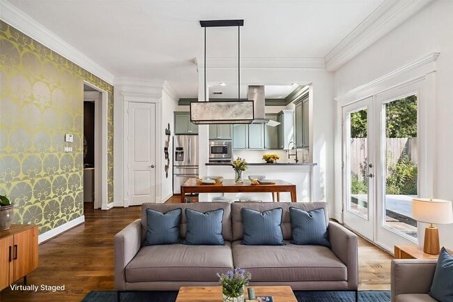 property at 828 W 19th St