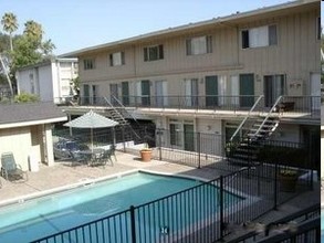 Fayette Townhouse Apartments in Mountain View, CA - Building Photo - Building Photo