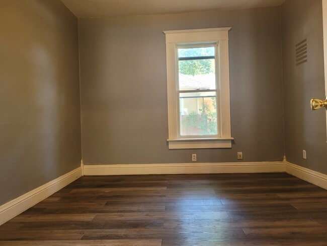 1124 W Koenig St in Grand Island, NE - Building Photo - Building Photo