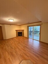 10141 Sutton Dr in Urbandale, IA - Building Photo - Building Photo