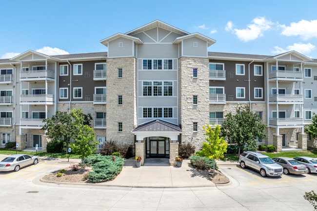 Riverview Place in Cedar Rapids, IA - Foto de edificio - Building Photo
