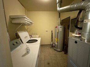 20037 Village Green Ct in Woodhaven, MI - Foto de edificio - Building Photo