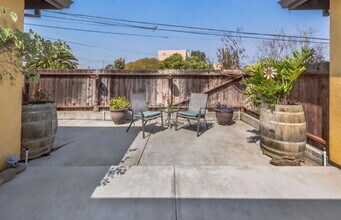 151 Daniels Ave in Vallejo, CA - Foto de edificio - Building Photo