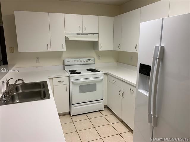 10111 W Atlantic Blvd-Unit -C3 in Coral Springs, FL - Foto de edificio - Building Photo