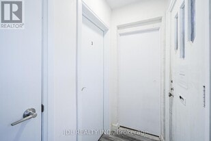 5 Sorauren Ave in Toronto, ON - Building Photo