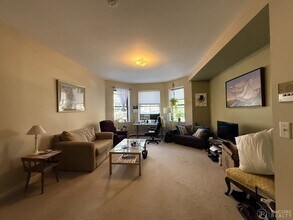 17 Stearns Rd in Brookline, MA - Foto de edificio - Building Photo