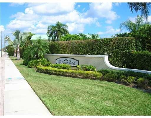 7 Colonial Club Dr-Unit -300 in Boynton Beach, FL - Foto de edificio