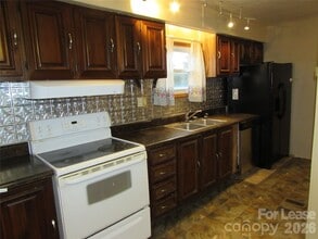 124 Cove View Dr in Mooresville, NC - Building Photo - Building Photo