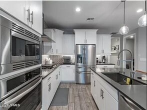 2045 East Charlotte Dr in Phoenix, AZ - Building Photo - Building Photo