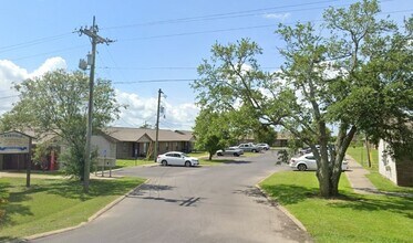 815 E Russell Ave in Welsh, LA - Building Photo - Building Photo