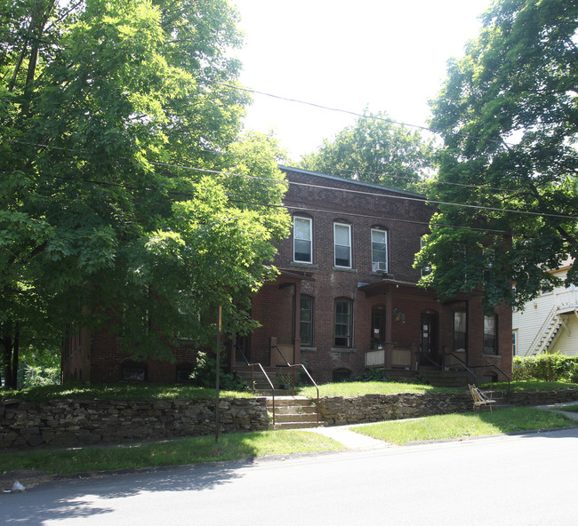 163 L St in Turners Falls, MA - Building Photo - Building Photo