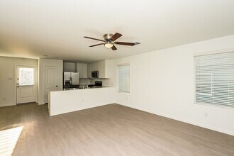 2217 La Vis Ln in Fort Worth, TX - Foto de edificio - Building Photo