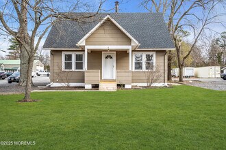 2061 Lakewood Rd in Toms River, NJ - Building Photo - Building Photo