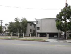 11865 Magnolia Blvd in Valley Village, CA - Building Photo - Building Photo