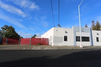 Maple Court in Hayward, CA - Foto de edificio - Building Photo