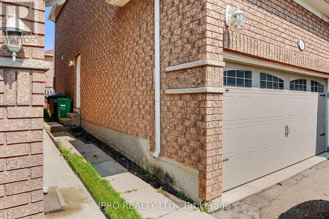 3 Brambank Crescent in Brampton, ON - Building Photo - Building Photo