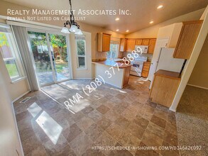 569 E Heritage Park St in Meridian, ID - Building Photo - Building Photo