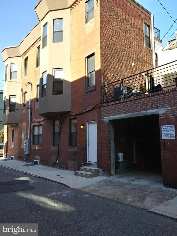 923 S 8th St in Philadelphia, PA - Building Photo - Building Photo