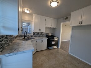 4376 N Frankfort Pl in Tulsa, OK - Building Photo - Building Photo