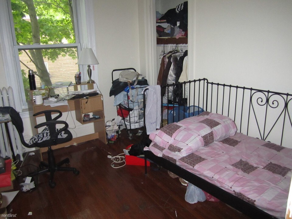 108 Winthrop Rd-Unit -Apt 1 in Brookline, MA - Building Photo