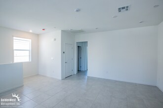 5765 CRENELLATED St in Las Vegas, NV - Foto de edificio - Building Photo