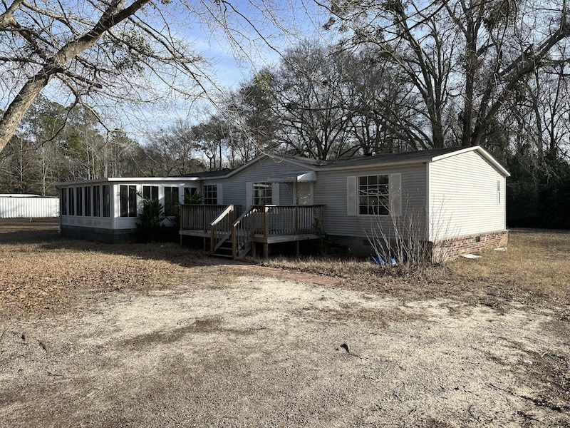 3640 Dallas Dr in Dalzell, SC - Building Photo