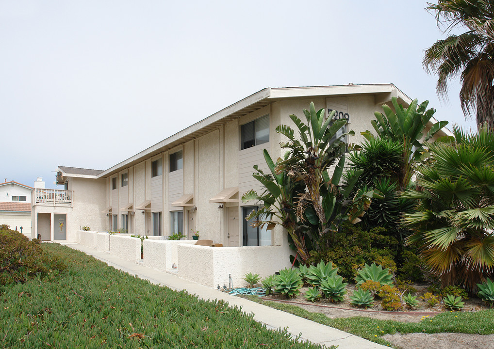 5209 Neptune Sq in Oxnard, CA - Building Photo