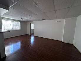 121 S Swall Dr, Unit APT 2 in Los Angeles, CA - Building Photo