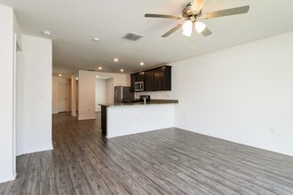 509 Kensington View Dr in Winter Haven, FL - Foto de edificio - Building Photo