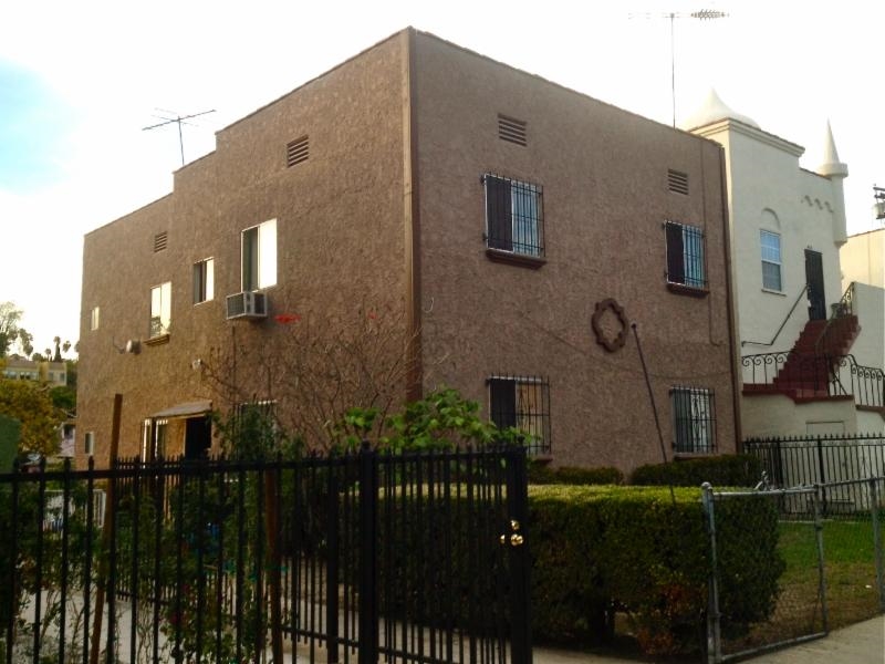 929 Parkman Ave in Los Angeles, CA - Building Photo