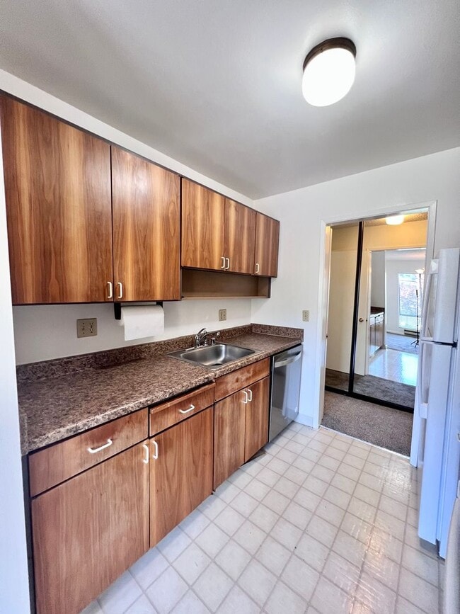 2 Commodore Dr in Emeryville, CA - Building Photo - Building Photo