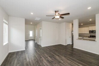 7610 Thrips Ln in Richmond, TX - Building Photo - Building Photo