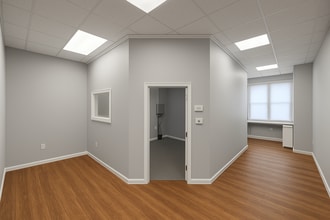 4235 W Fullerton Ave, Unit 1 in Chicago, IL - Foto de edificio - Building Photo