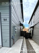 164 SW Lancaster Ct in Troutdale, OR - Foto de edificio - Building Photo