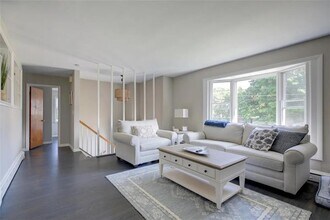 132 Ruggles Ave in Newport, RI - Building Photo - Building Photo