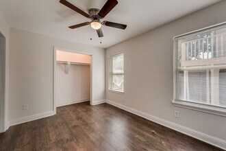 4823 Ash Ln in Dallas, TX - Foto de edificio - Building Photo