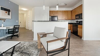 909 Mansion Dr, Unit 750-407 in Frederick, MD - Foto de edificio - Building Photo