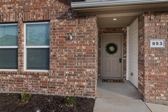 953 Ben Dr in Springtown, TX - Building Photo - Building Photo