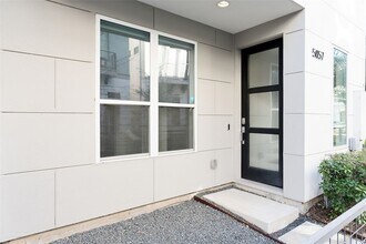 5857 E Post Oak Ln in Houston, TX - Foto de edificio - Building Photo