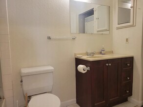 12525 NE 145th Pl in Kirkland, WA - Building Photo - Building Photo