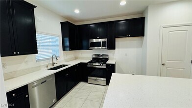 77 Ella Ashman Ave in Henderson, NV - Building Photo - Building Photo