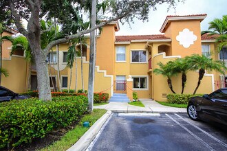 630 NW 79th Ter, Unit 105 in Pembroke Pines, FL - Foto de edificio - Building Photo
