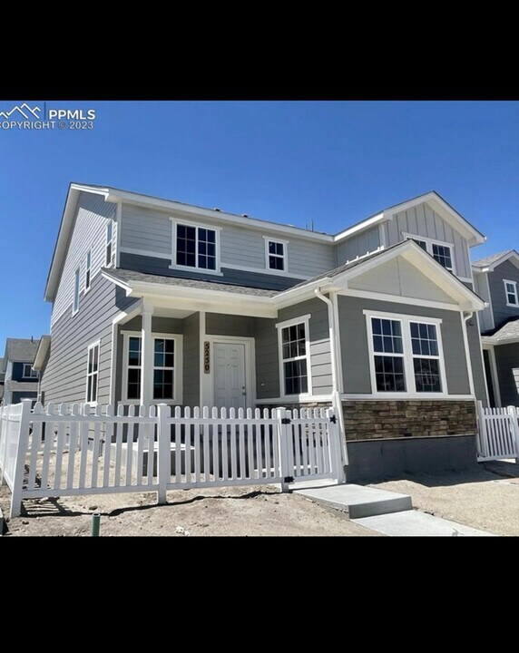 5250 Mountain Vista Hts in Colorado Springs, CO - Building Photo