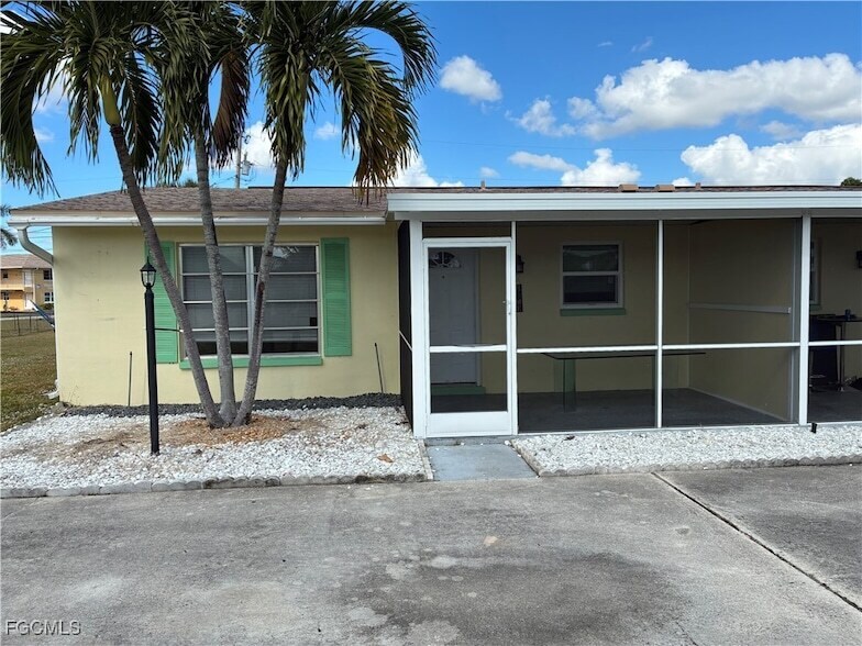 311 Tudor Dr, Unit 1 in Cape Coral, FL - Building Photo