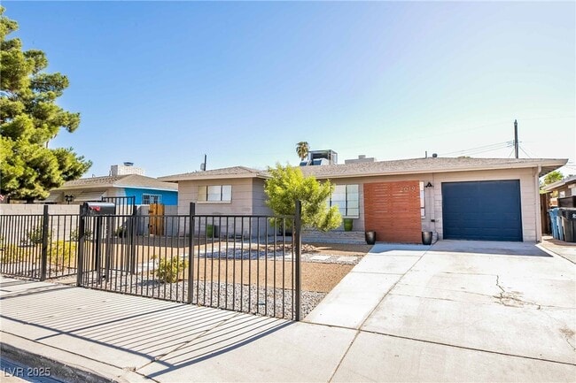 2019 Santa Rita Dr in Las Vegas, NV - Building Photo - Building Photo